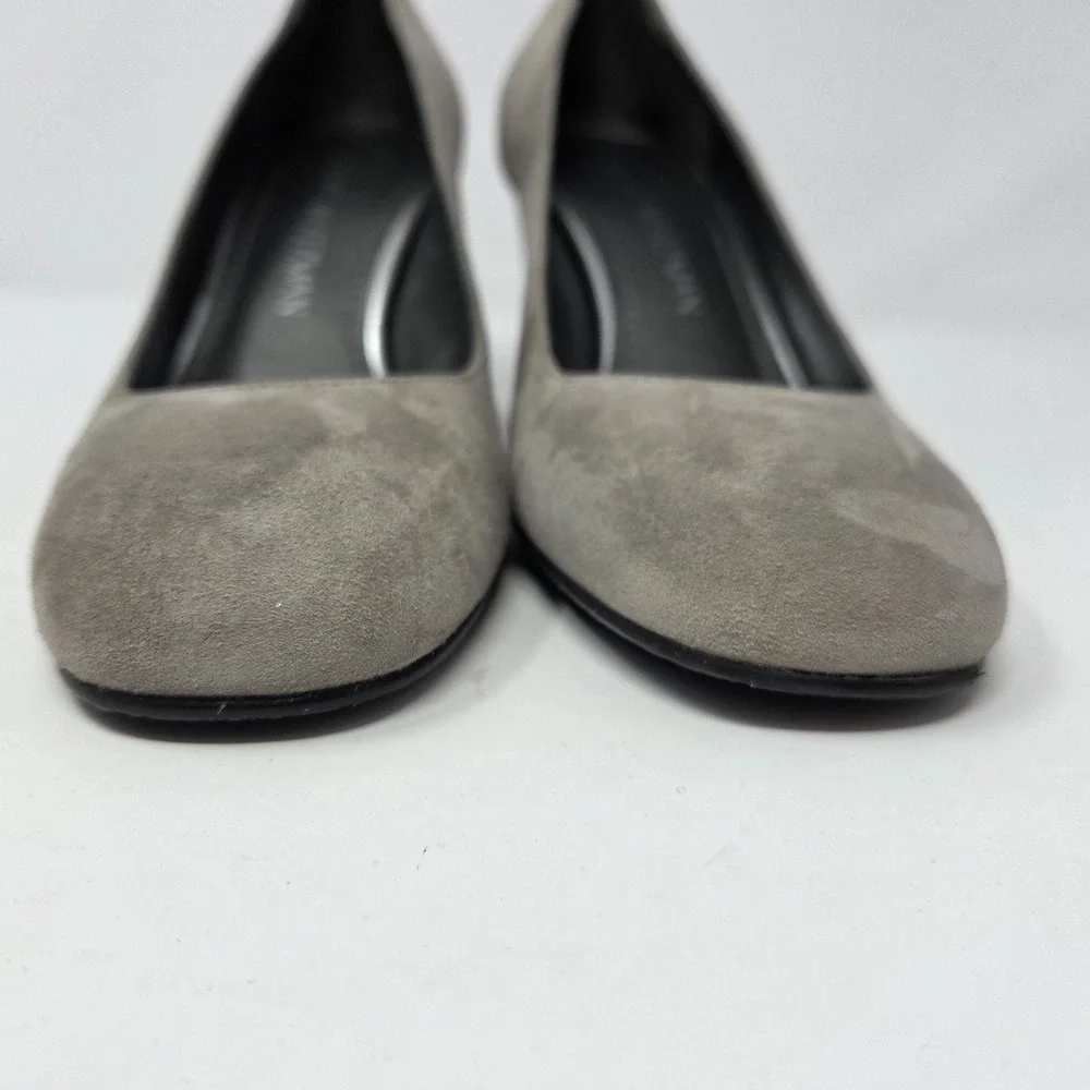 Stuart Weitzman Size 6 Midmary Light Gray Suede Block Heel Pump Women's NICE